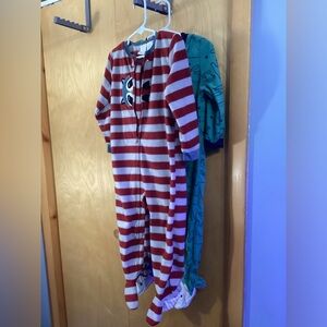 Set of 2, 3T footed pajamas